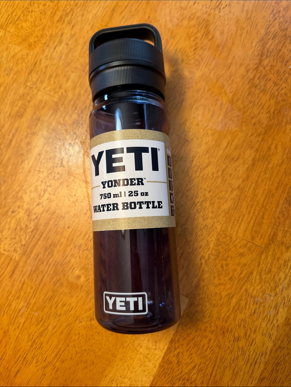 Yeti Yonder Water Bottle in navy with Black Lid